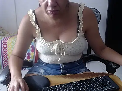 Adriana_0312 stripchat live cam model
