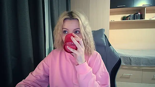 ElsyGven stripchat live cam model