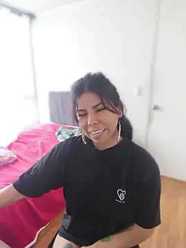 ivihetaira stripchat live cam model