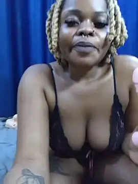 Prettylisah stripchat live cam model