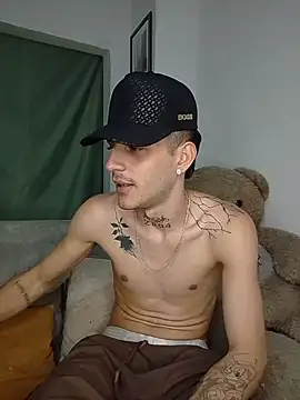 MaxHornyLatin stripchat live cam model