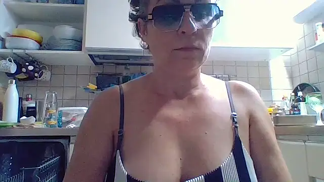 Monella_ stripchat live cam model