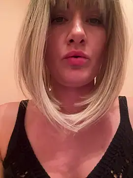 LunaFoxs stripchat live cam model