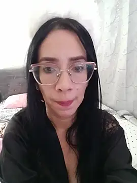 YaraDuartee stripchat live cam model