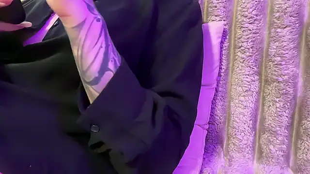 AlmaryKim stripchat live cam model