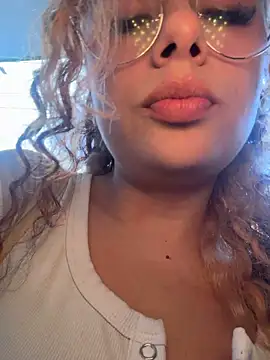 Joyce-fire stripchat live cam model