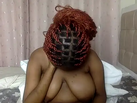 itsreina stripchat live cam model