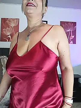 CristalRays stripchat live cam model