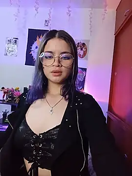 Raventh_ stripchat live cam model
