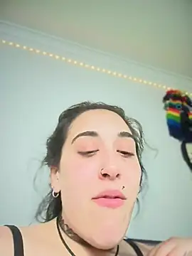 ThicBunz stripchat live cam model