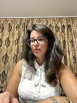 NadiraNoor stripchat live cam model