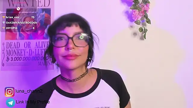 Luna-Chann stripchat live cam model