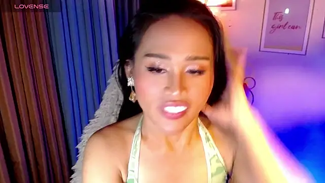 urmidnightcravingsxx stripchat live cam model