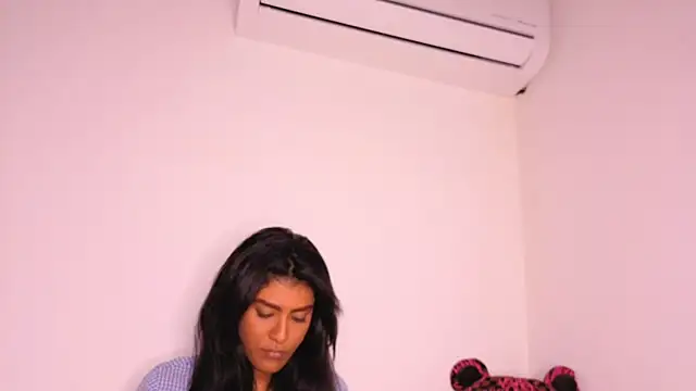 Zyrelia_Vael stripchat live cam model