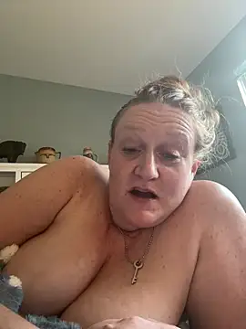 Kellilyn10 stripchat live cam model