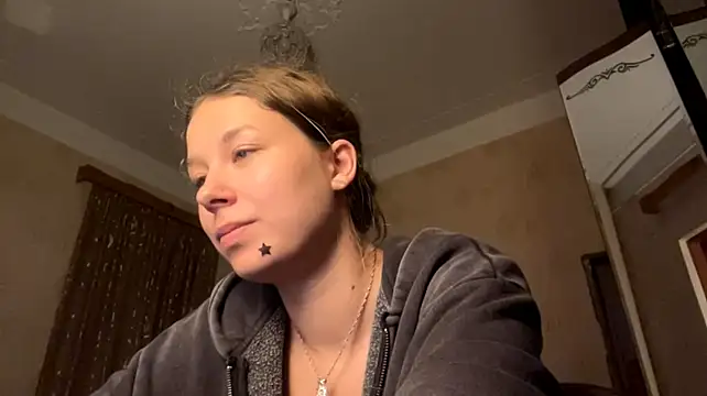 TarenOgilvie stripchat live cam model