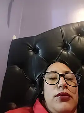 milarous stripchat live cam model
