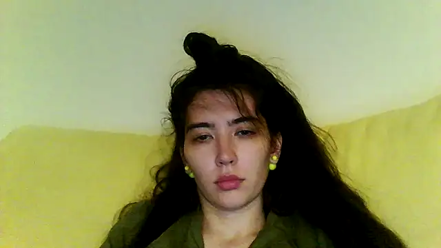 Luneyaa stripchat live cam model