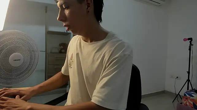 kairox_2412 stripchat live cam model
