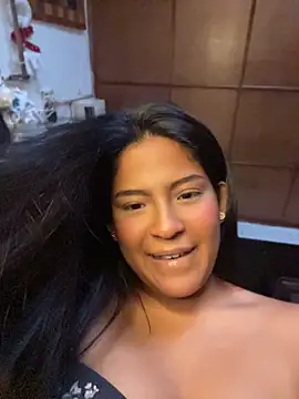 LeahBar stripchat live cam model