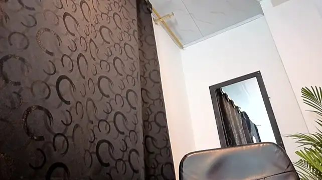 Noha-Wolf stripchat live cam model