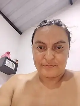 Horny-Mommy-Dirty stripchat live cam model