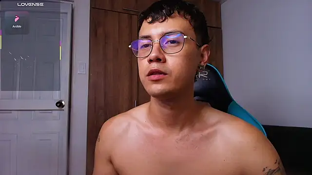 LeaneSeb stripchat live cam model