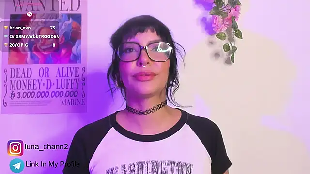 Luna-Chann stripchat live cam model