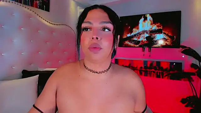 Maia_Hotts stripchat live cam model