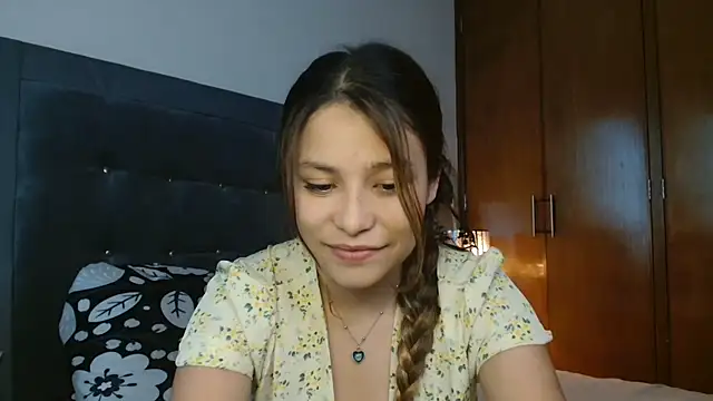 3littles stripchat live cam model
