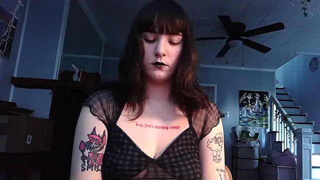 Trickylucy555 stripchat live cam model