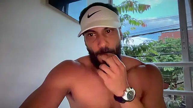 romeolovedark stripchat live cam model