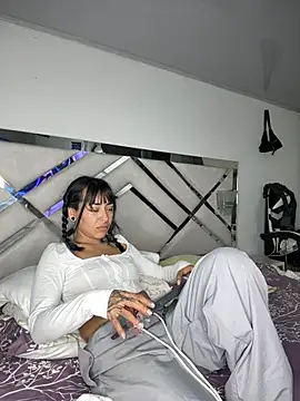 maybelline69 stripchat live cam model