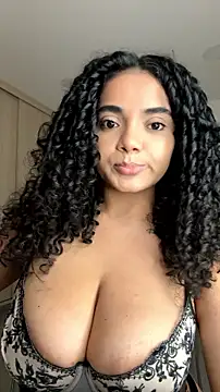 Curlyierr stripchat live cam model