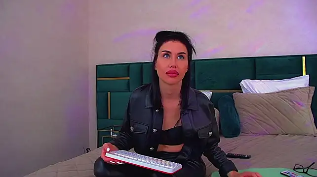 KaylaMous stripchat live cam model