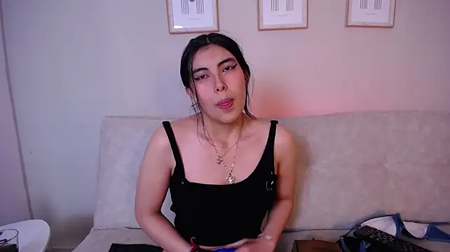 Bella_Cute_01 stripchat live cam model