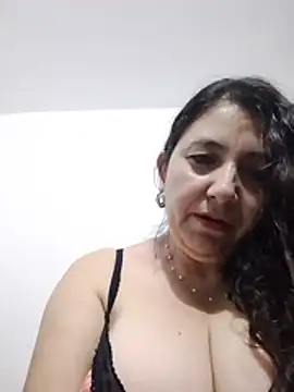 cachonda69- stripchat live cam model