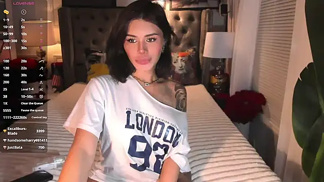 ParisianDoll stripchat live cam model