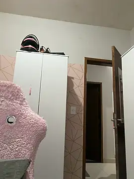 Irresistible37 stripchat live cam model