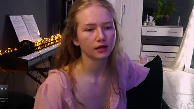 hetaerart stripchat live cam model