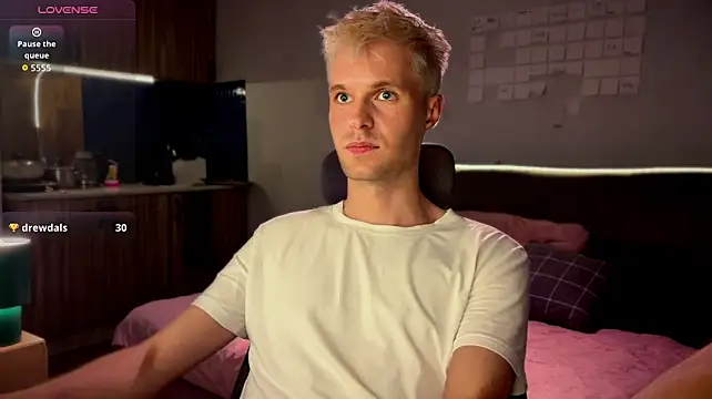 Leonnextdoor stripchat live cam model