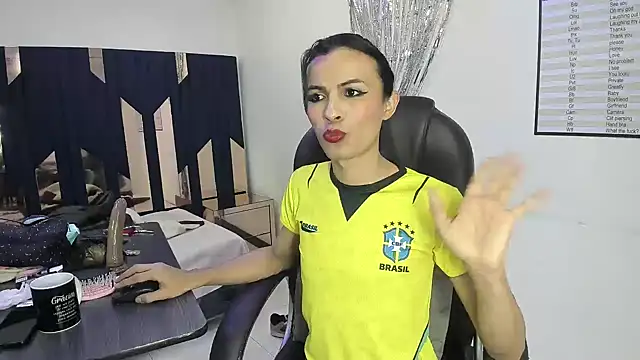 Aisha_hotts777 stripchat live cam model