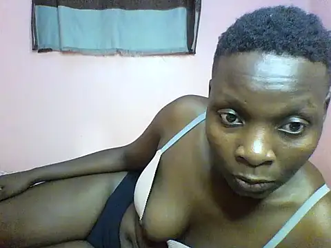 curvylilah stripchat live cam model