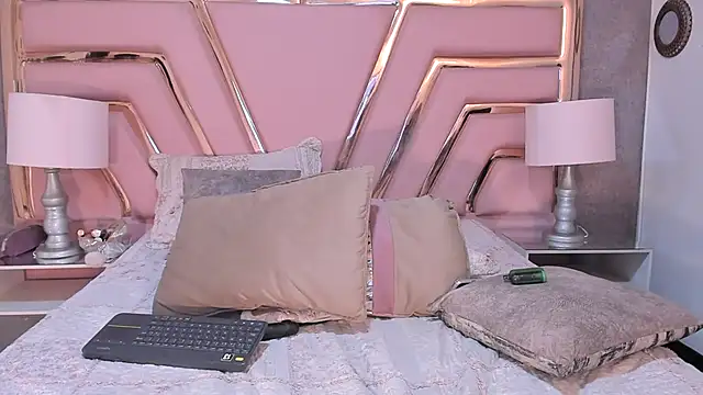 RavennDark stripchat live cam model
