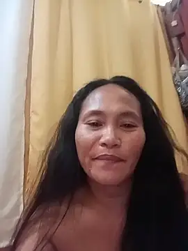 Queenslay stripchat live cam model