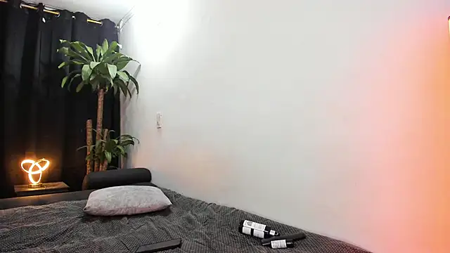 Lia-y-felipe stripchat live cam model