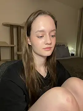 queenOfkisses stripchat live cam model