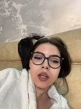 KaylaLewyss stripchat live cam model