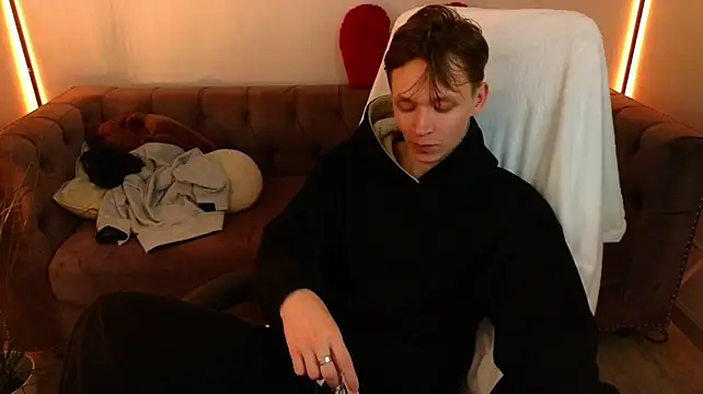 Meverik_Oushen stripchat live cam model