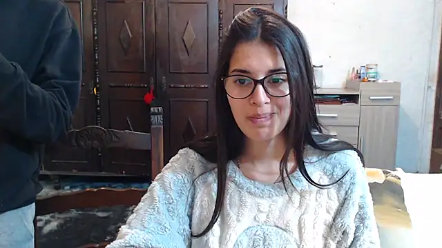 Brilenn stripchat live cam model